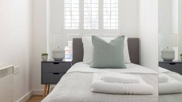 Apartment | 2 bedrooms, hypo-allergenic bedding, individually furnished, desk