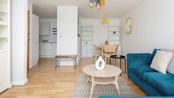 Apartment | Living area | 37-inch TV with cable channels, Netflix, streaming services