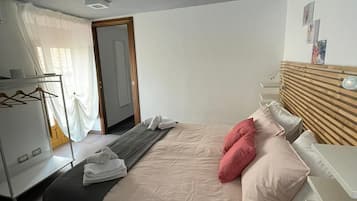 2 bedrooms, WiFi, bed sheets