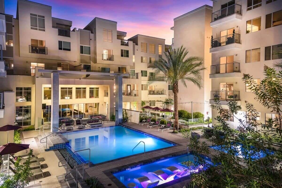 TWO Modern Cozysuites with Pool & Jacuzzi! 12&21
