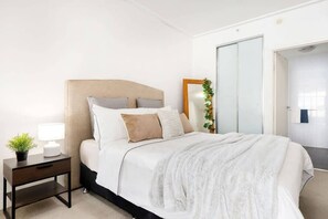 Iron/ironing board, WiFi, bed sheets, wheelchair access
