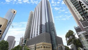 Exterior - A Cozy 2BR Apt with Yarra Views, FREE Parking (Southbank)