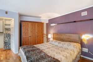 1 slaapkamer, een strijkplank/strijkijzer, gratis wifi, beddengoed