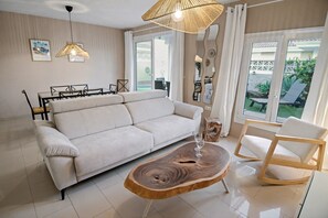 TV, streaming services - Luxury Holiday Villa 'Villa Solymar' with Sea View, Private Heated Pool & Wi-Fi (Corralejo)