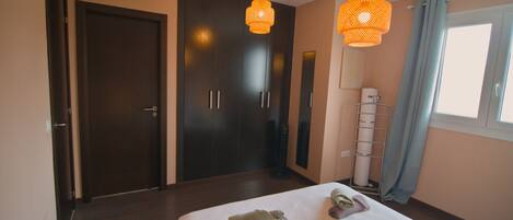 3 dormitoris, planxa i posts de planxar, wifi gratuïta i roba de llit