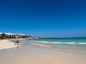 Beach nearby - Luxury Holiday Villa 'Villa Solymar' with Sea View, Private Heated Pool & Wi-Fi (Corralejo)