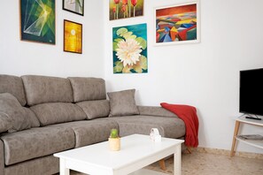 TV - Holiday Home 'Casa De Romero - Solo Familias' with Private Terrace and Wi-Fi (Conil)