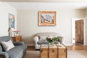 TV, peis og kontorer