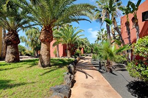 Property grounds - Vacation Home "Mimi Oasis Tamarindo" with Shared Pool & Wi-Fi (Corralejo)