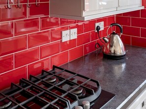 Fridge, microwave, oven, dishwasher - Pass the Keys | Stylish 4 Bedroom Home with Parking in Borehamwood (Borehamwood)