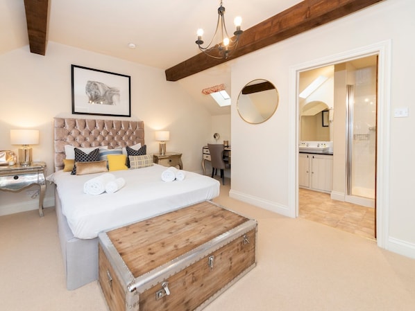 4 Schlafzimmer, Bügeleisen/Bügelbrett, kostenloses WLAN, Bettwäsche