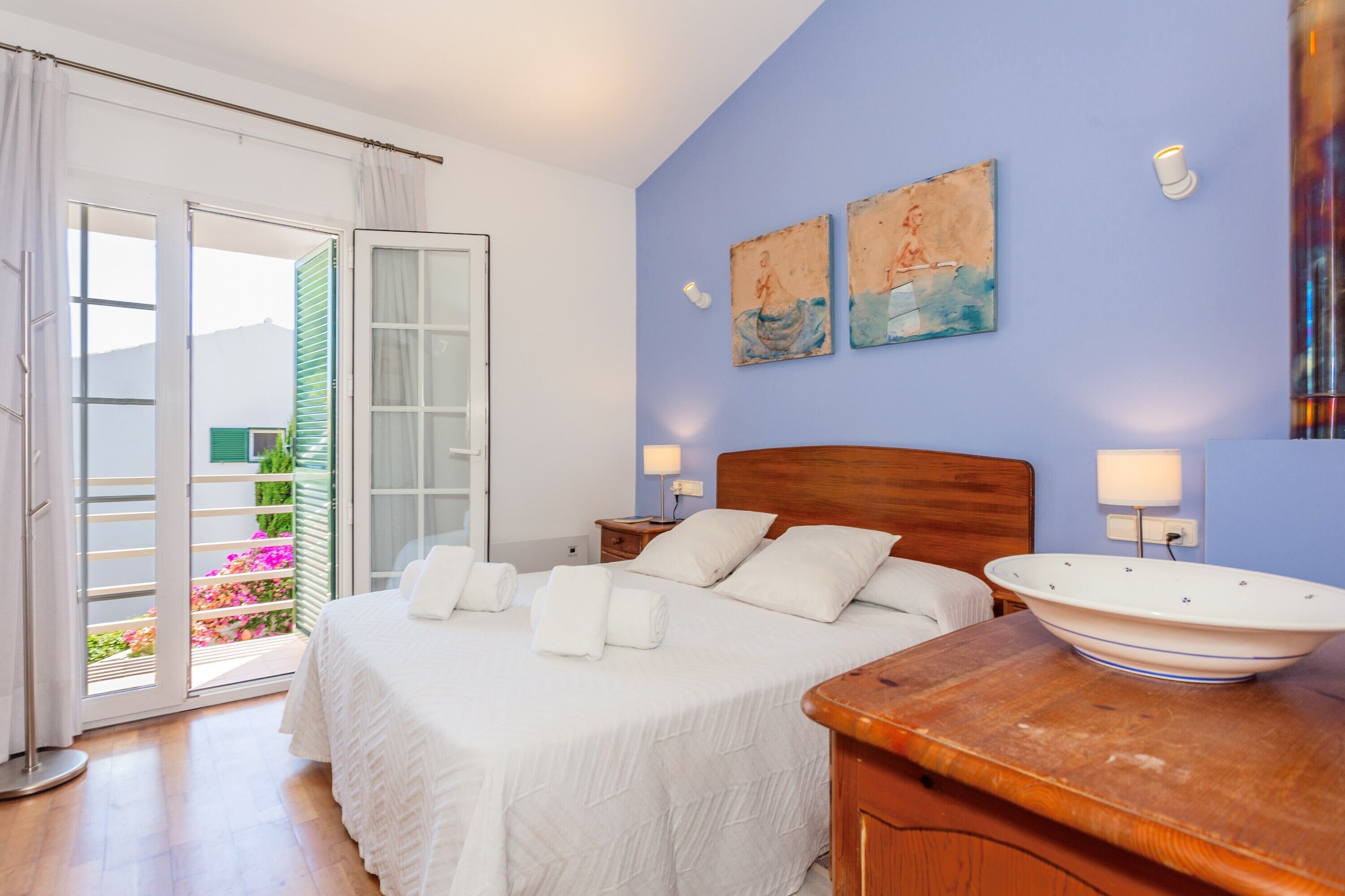 3 bedrooms, iron/ironing board, free WiFi, bed sheets