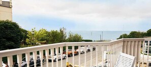 Property grounds - The Lookout - Beautiful sea views (Filey)