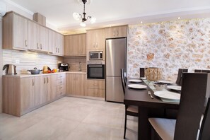 Fridge, microwave, oven, stovetop