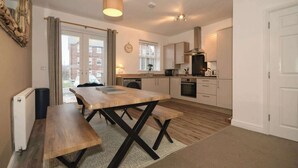 Dining - Sea Dreams, Sleeps 5, great central location (Filey)