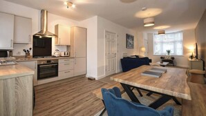 Interior - Sea Dreams, Sleeps 5, great central location (Filey)
