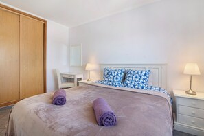 2 chambres, fer et planche à repasser, Wi-Fi gratuit, draps fournis