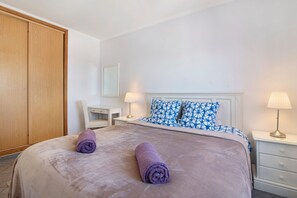 2 bedrooms, iron/ironing board, free WiFi, bed sheets