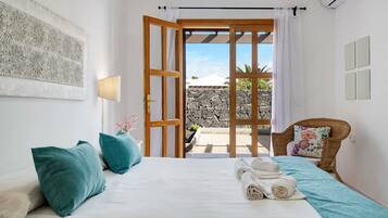 3 bedrooms, iron/ironing board, free WiFi, bed sheets