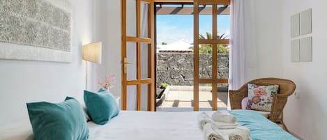 3 bedrooms, iron/ironing board, free WiFi, bed sheets