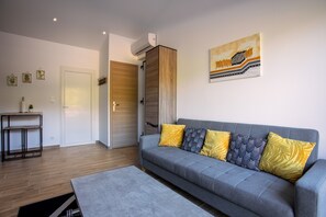 Een televisie, een tafeltennistafel en streamingdiensten