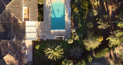 Appartement de vacances "Clos Saint Jean" avec piscine, terrasse privée et Wi-Fi.