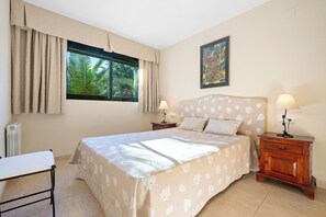 2 slaapkamers, een strijkplank/strijkijzer, gratis wifi, beddengoed