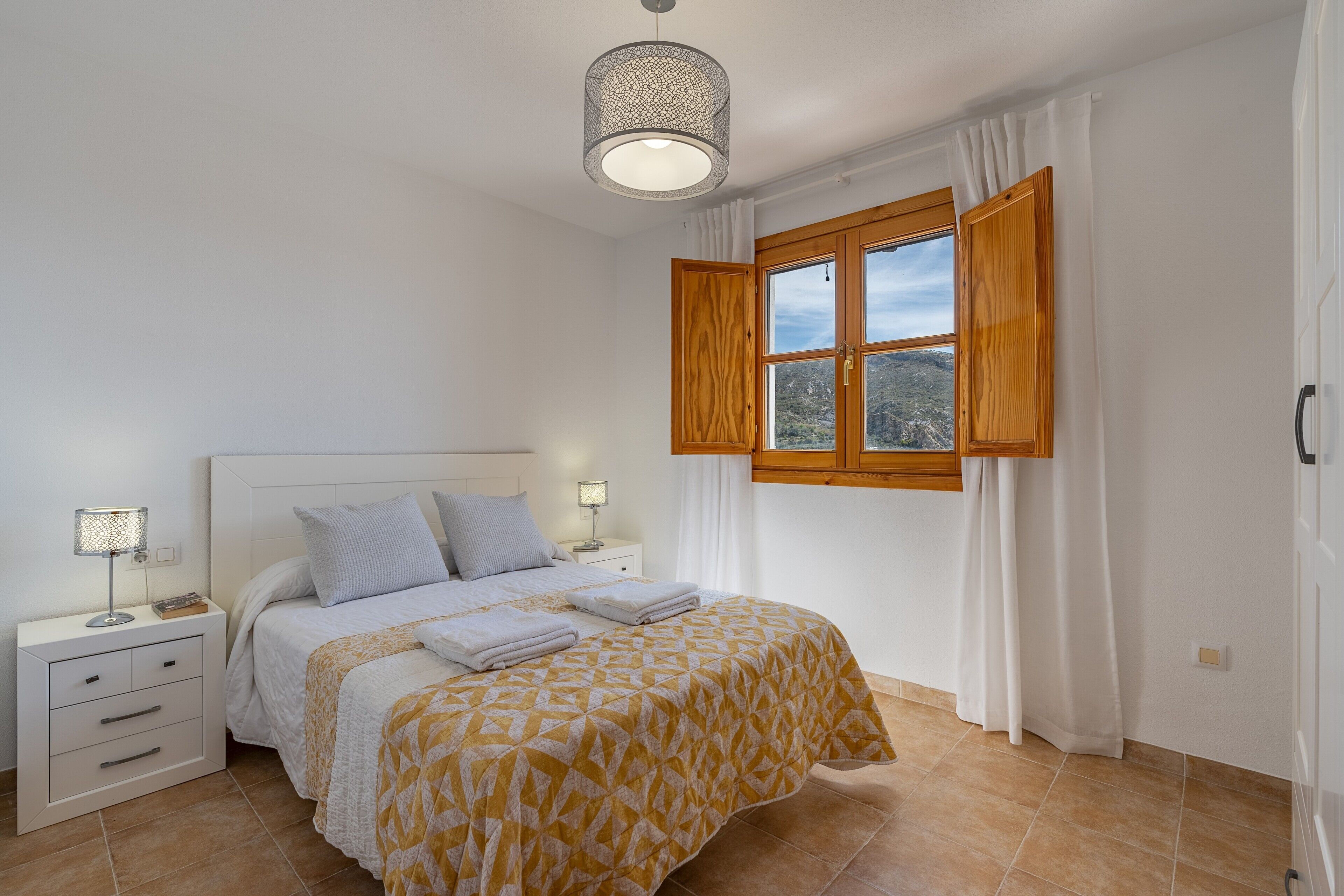 4 habitaciones, tabla de planchar con plancha y wifi gratis 