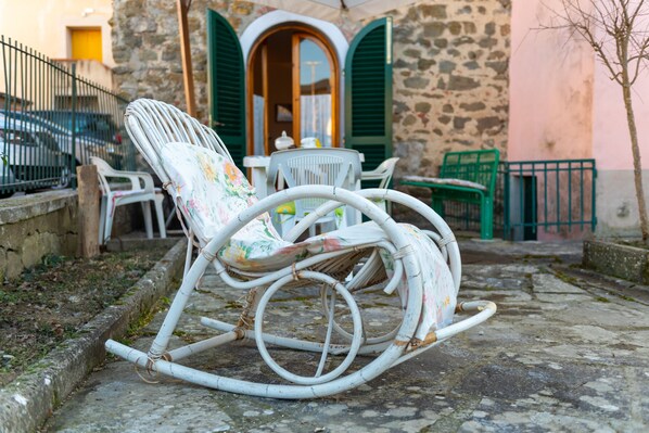 Terrace/patio - Holiday Home "Le Balze" with Mountain View, Private Garden & Wi-Fi (Castelfranco di Sopra)
