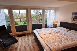 2 bedrooms, travel cot, free WiFi