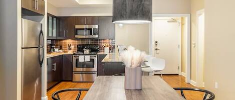 Fridge, microwave, oven, stovetop