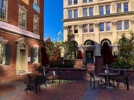 Property grounds. THE WINTER HOUSE - HISTORIC DOWNTOWN LANCASTER