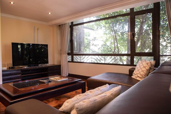 Téléviseur, bureau