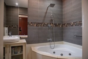 Bathtub, hair dryer, towels