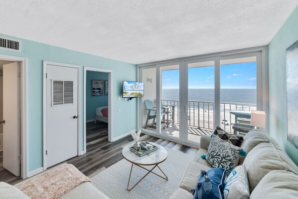 Smart TV, books - Island Shores 652: Beach Front Balcony: Stunning Gulf Views, Pool, Free Parking (Gulf Shores)