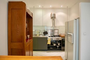 Kühlschrank, Ofen, Herdplatte, Geschirrspüler