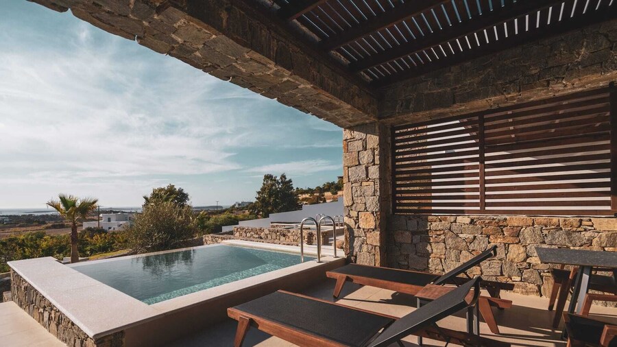 Kouros Blanc Resort & Suites