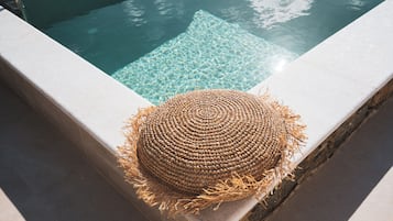 Deluxe Studio Suite, Private Pool, Sea View | Bathroom | Shower, rainfall showerhead, free toiletries, hair dryer