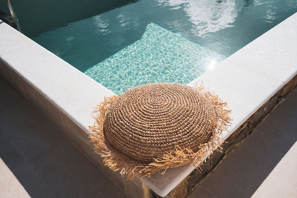 Deluxe Studio Suite, Private Pool, Sea View | Bathroom | Shower, rainfall showerhead, free toiletries, hair dryer