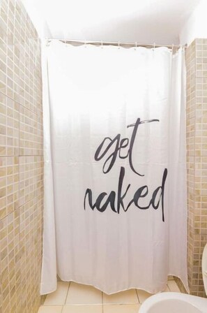 Dusche, Handtücher, Seife, Toilettenpapier