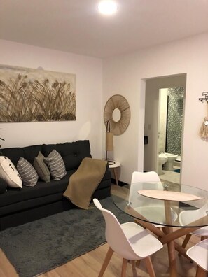 Apartment | Living area | Flat-screen TV