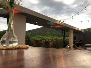 شرفة على السطح