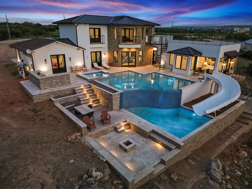 *New PK SLIDE* 5 bed, 6 bath home with pool/hot tub. Hell's Gate View!!