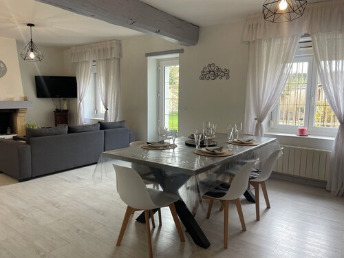 Charming house, Big enclosed garden, Land/Petanque, Pets allowed, Garage