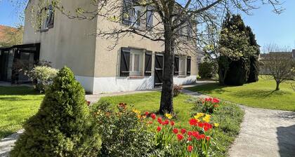 Charming house, Big enclosed garden, Land/Petanque, Pets allowed, Garage