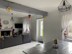 Interior - Charming house, Big enclosed garden, Land/Petanque, Pets allowed, Garage (Athis)