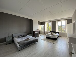 4 bedrooms, WiFi, bed sheets