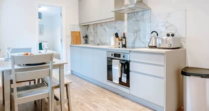 NEW Cozy 2 bed central apartment