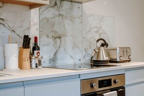 Frigorífic, microones, forn i placa de cuina