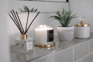 Hair dryer, towels - NEW Cozy 2 bed central apartment (North Yorkshire)